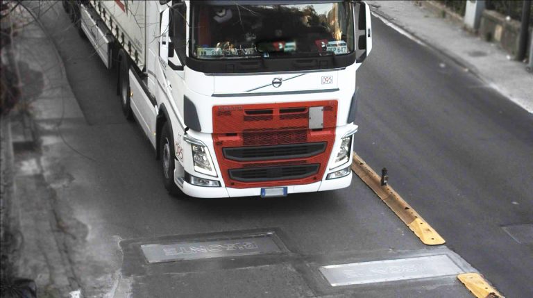 Sistema di pesatura dinamica per il controllo del sovraccarico dei camion.